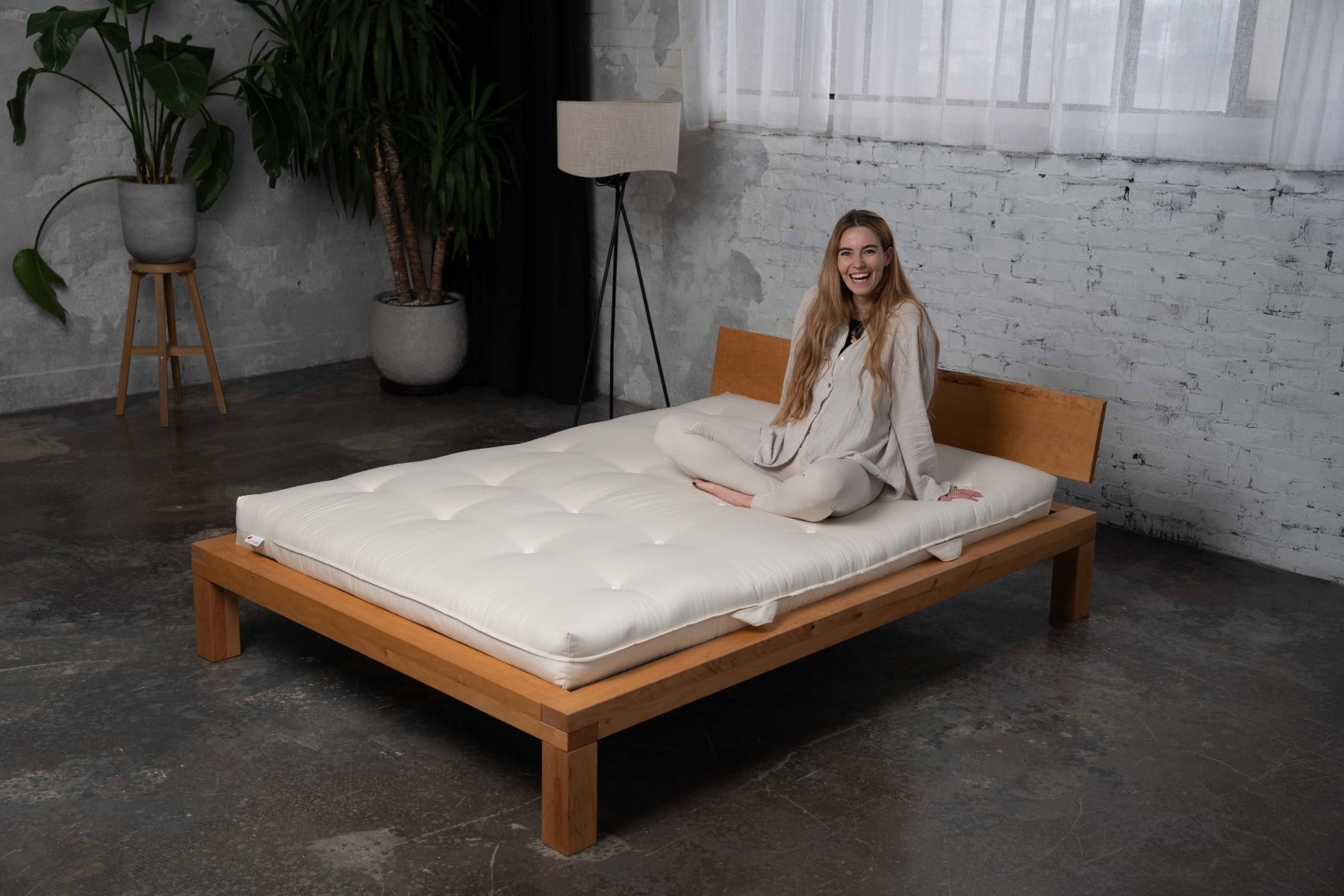 Bett YAK; metallfreies Massivholzbett; vorzüglich geeignet für Futons|Metallfreies Bett YAK aus massivem Zirbenholz