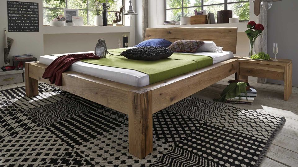 Bett Baumkante mit Kopfteil auch ohne Kopfteil erhältlich|Massivholz-Bett Baumkante in Wildeiche