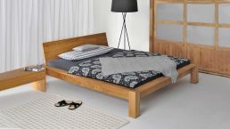 Bett Taurus mit Kopfteil aus Massivholz|Gesamtansicht Massivholzbett Taurus